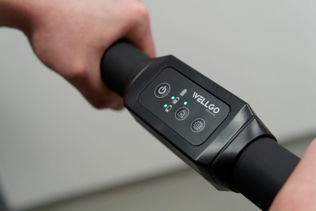 Intuitive sensor handle with hands-on detection and high-resolution force-sensing